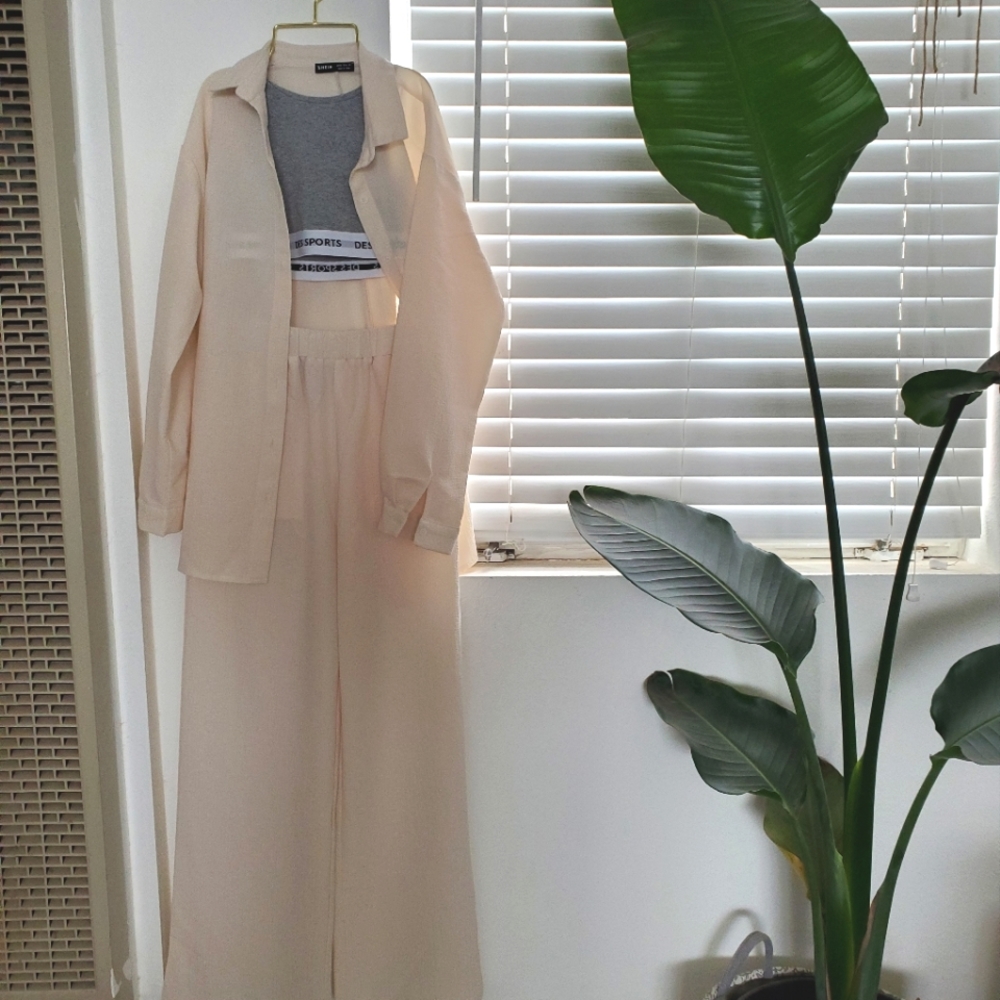 Linen sets.